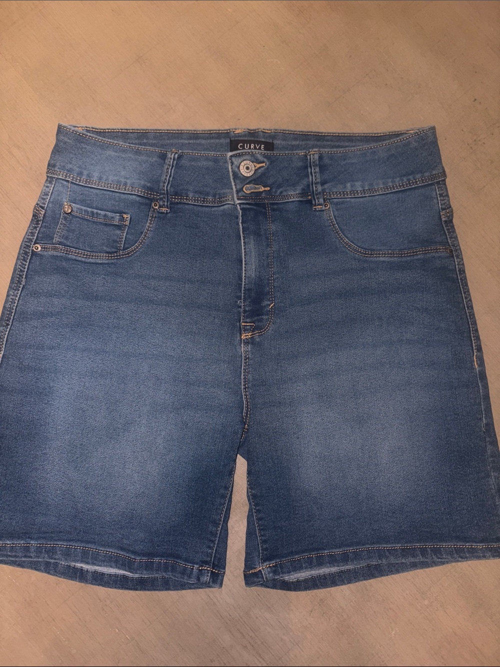 Women’s Denim Shorts in Medium Blue
